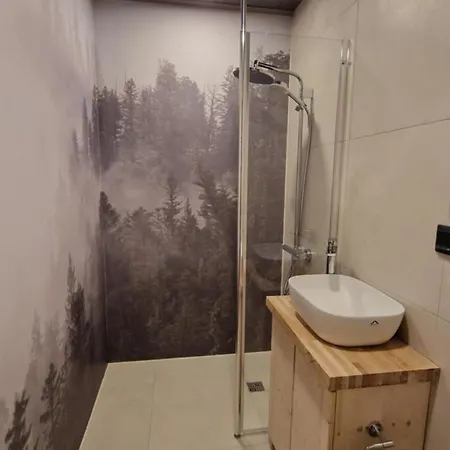 Bear Watching Hide Of Alutaguse Kamp alanı