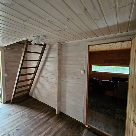 Bear Watching Hide Of Alutaguse Kamp alanı Palasi